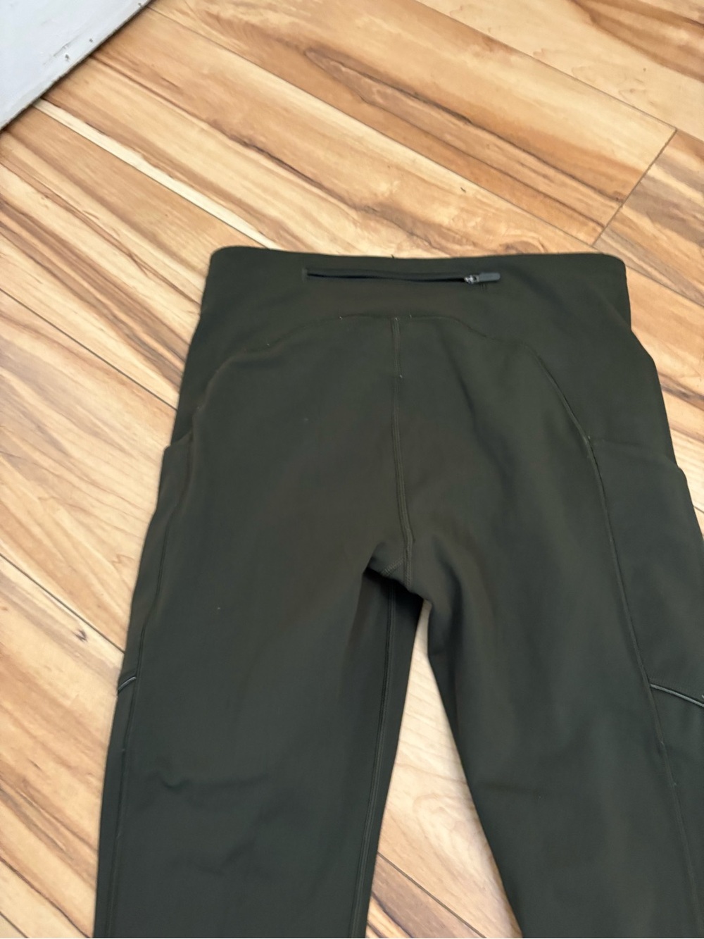 Lululemon Speed Up Crop - Picture 5 of 6